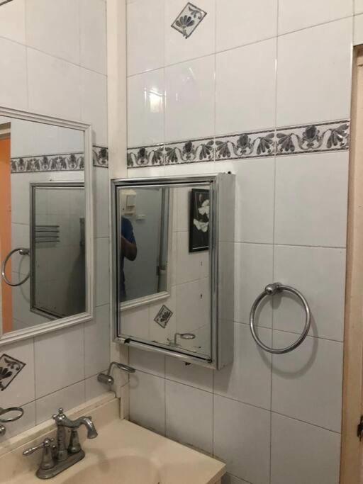 Crystoural Suites Near The Us Embassy - Gated & Secure - 2 Bedrooms, 2 Beds, 4 Guest Кингстон Экстерьер фото