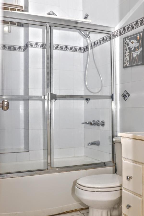 Crystoural Suites Near The Us Embassy - Gated & Secure - 2 Bedrooms, 2 Beds, 4 Guest Кингстон Экстерьер фото