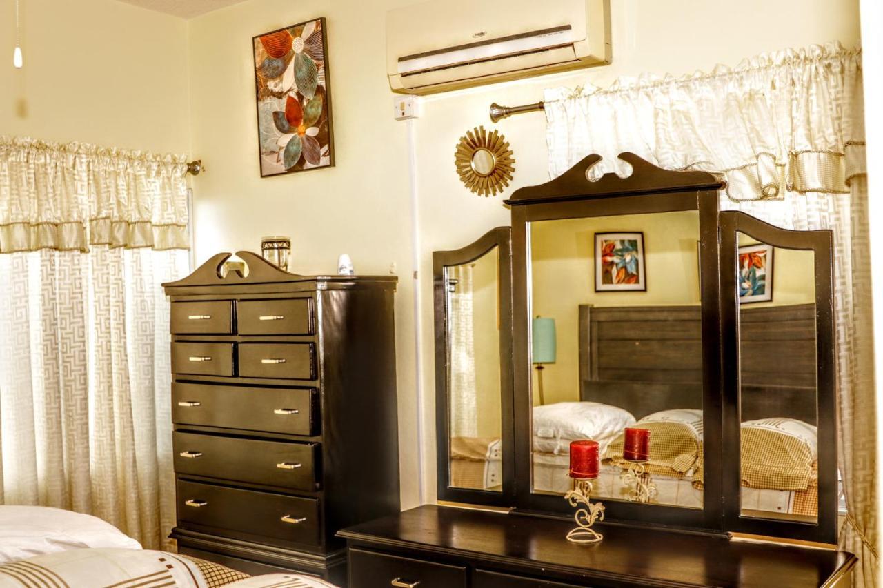 Crystoural Suites Near The Us Embassy - Gated & Secure - 2 Bedrooms, 2 Beds, 4 Guest Кингстон Экстерьер фото