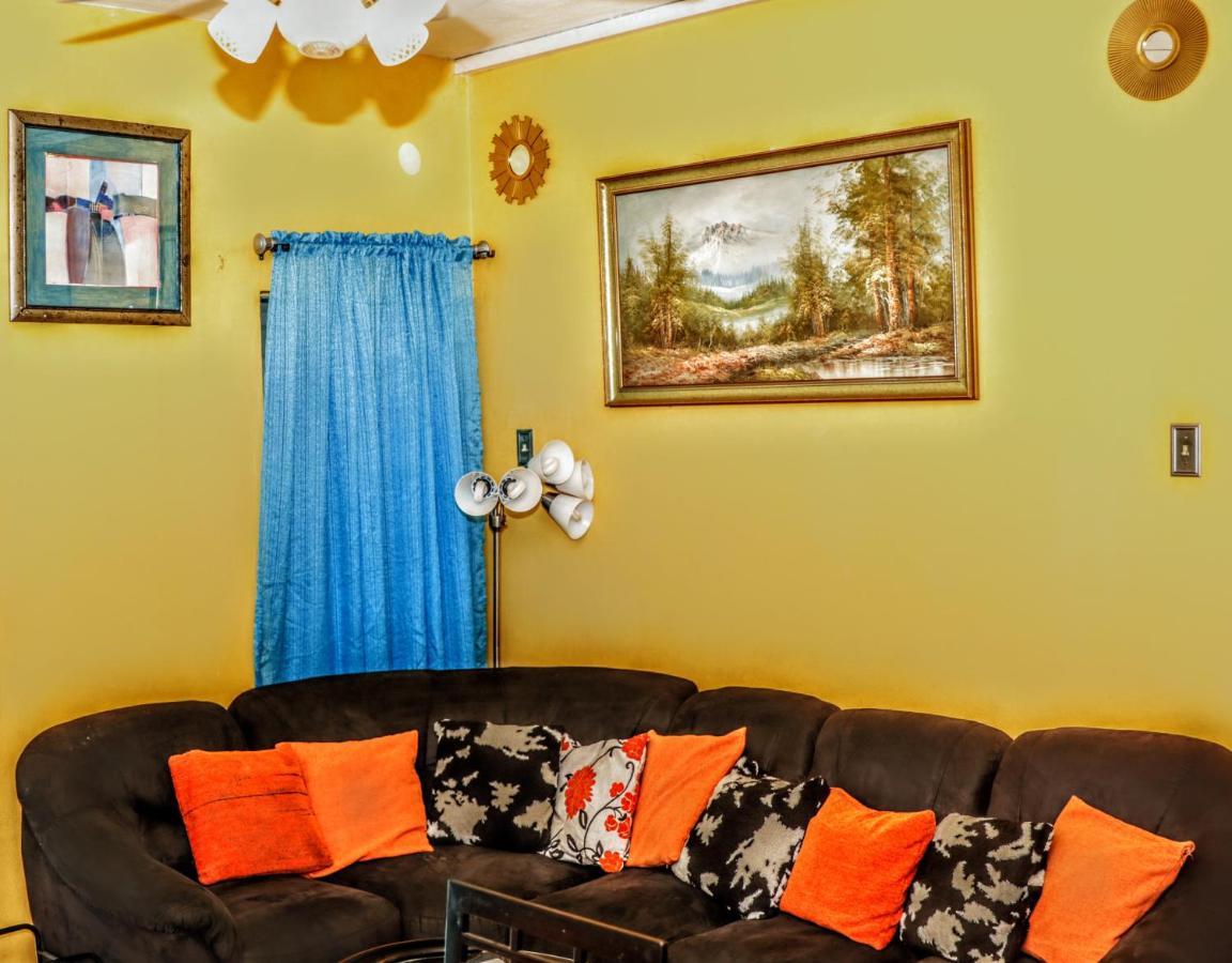 Crystoural Suites Near The Us Embassy - Gated & Secure - 2 Bedrooms, 2 Beds, 4 Guest Кингстон Экстерьер фото